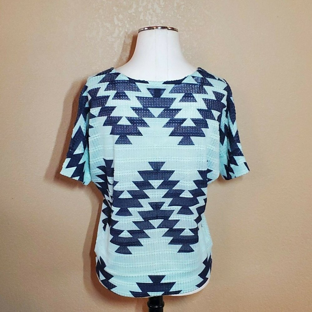 SIGNATRUE STUDIO Pull Over Knit Top Shades of Blue Size S - Picture 2 of 4